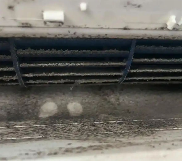 石峰空调吹的风有股烧焦味是怎么回事